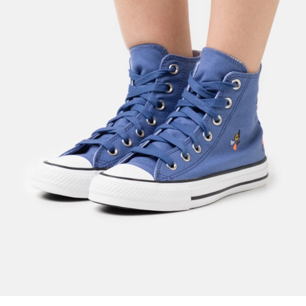 NWT Converse Chuck Taylor High Top w/ Flowers